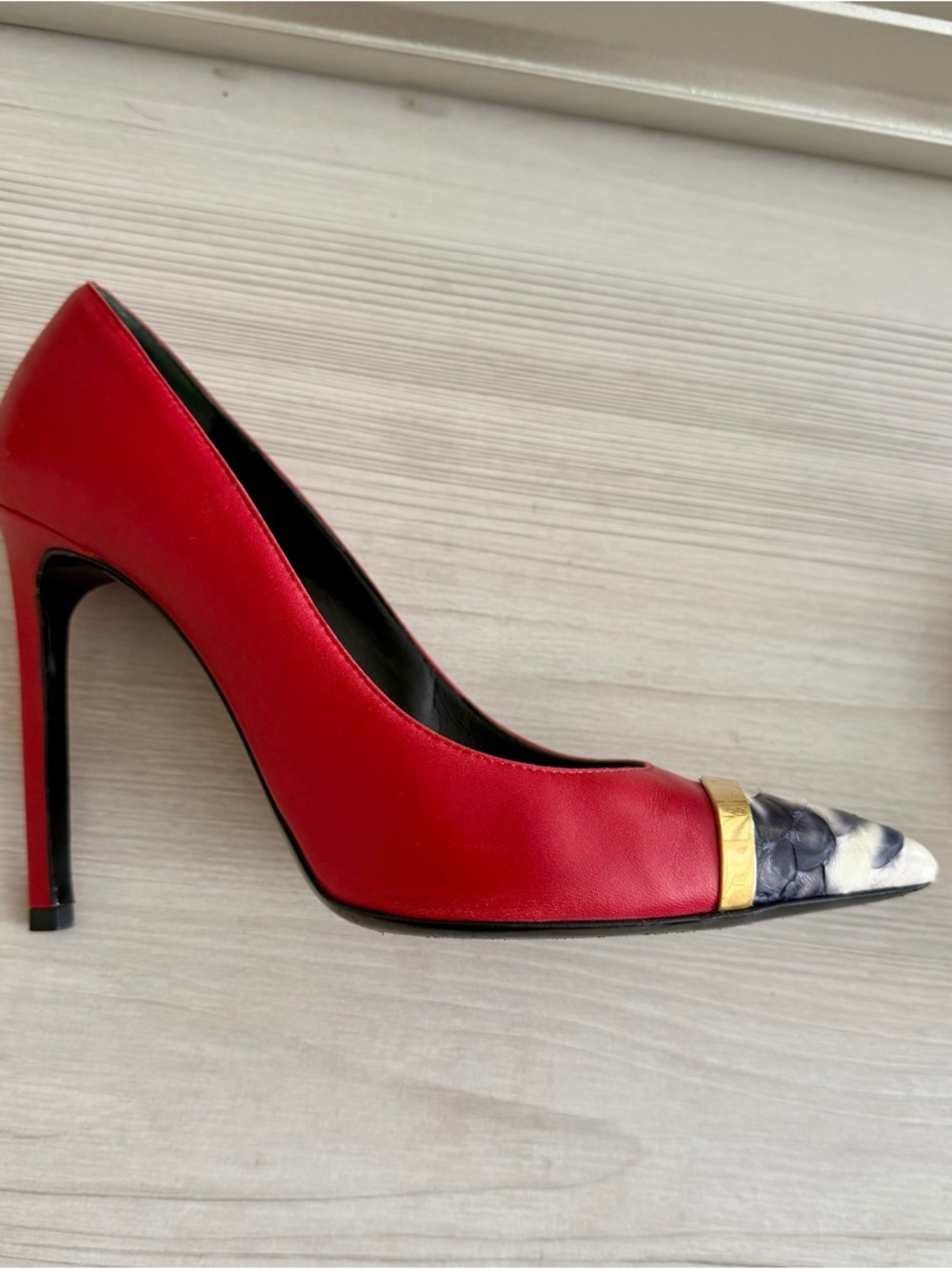 Saint Laurent Red Leather Pumps with Gold Accent and Cap-toe - Size 37 - Picture 8 of 9